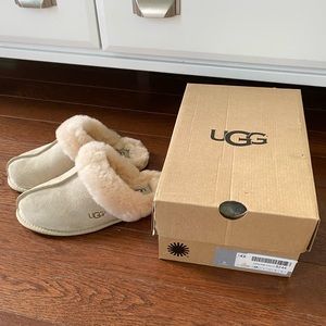 UGG SLIPPERS **NEW**!!! IN THE BOX! SIZE  5 WOMEN!!